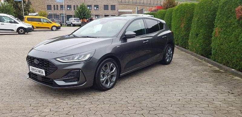 Gebraucht Ford Focus ST-Line 125 PS (91 kW) 2023 Magneticgrau (metallic) Limousine