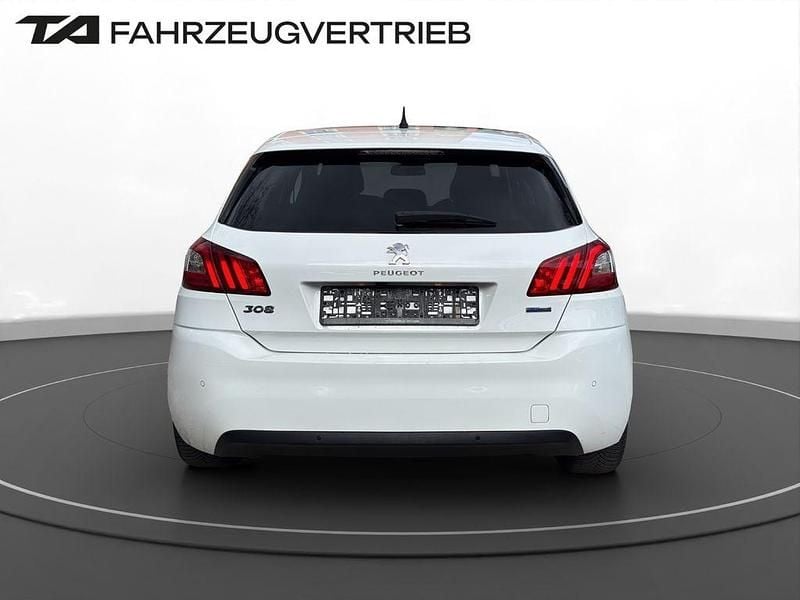 Gebraucht Peugeot 308 Allure 131 PS (96 kW) 2017 Weiß Limousine