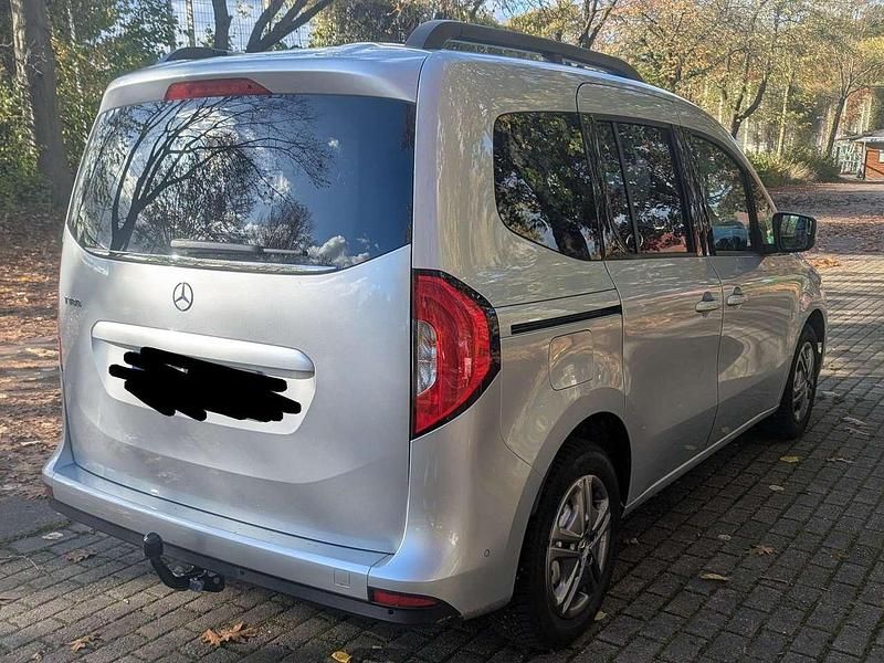 Gebraucht Mercedes T180 Progressive 131 PS (96 kW) 2023 Silber Van / Kleinbus