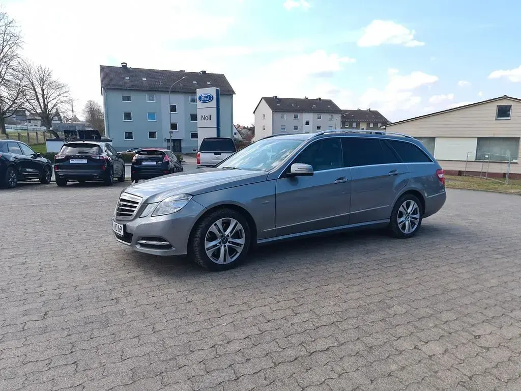 Gebraucht Mercedes E300 231 PS (169 kW) 2012 Silber Limousine