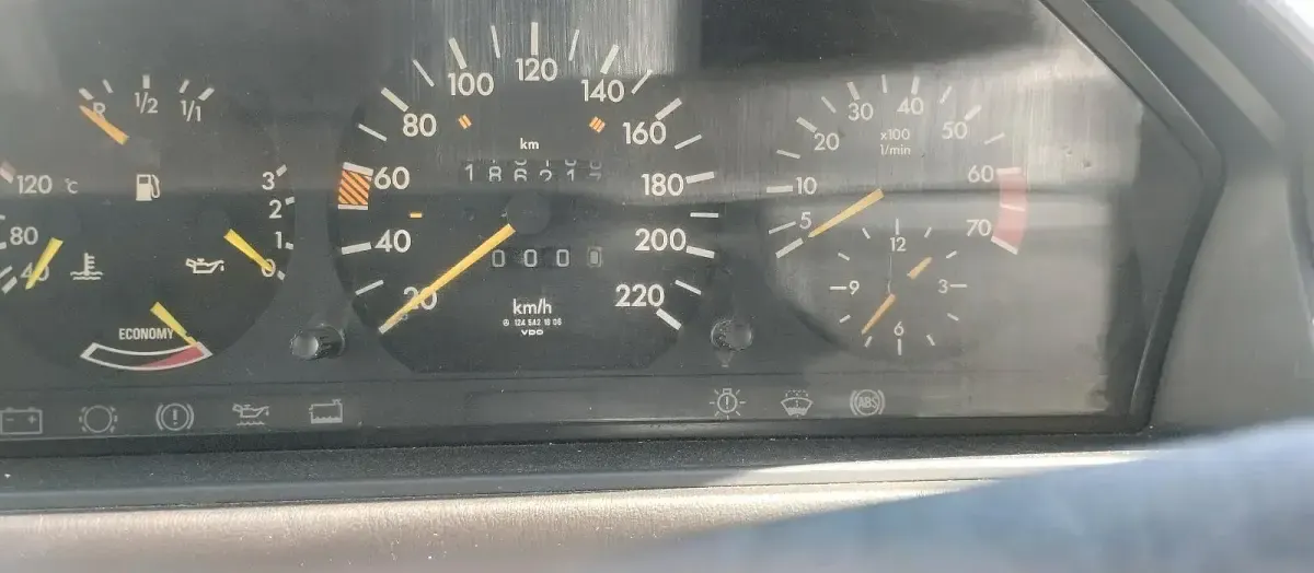 Gebraucht Mercedes 230 136 PS (100 kW) 1985 Blau Limousine