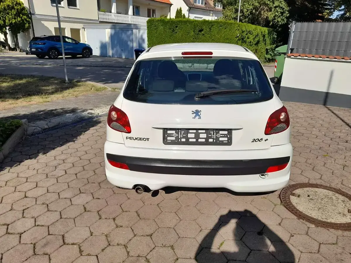 Gebraucht Peugeot 206+ 75 PS (55 kW) 2010 Weiß Kleinwagen