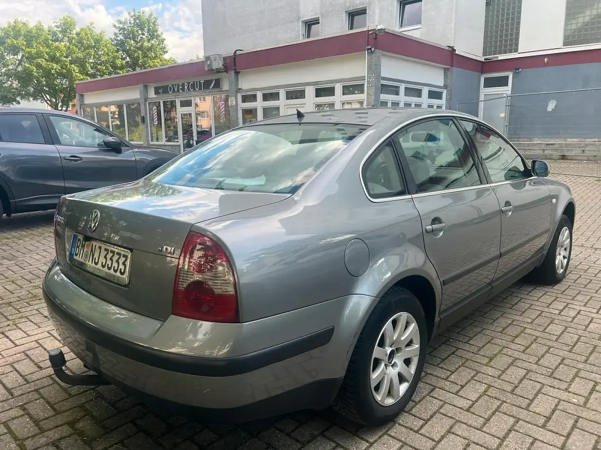 Usata VW Passat 131 CV (96 kW) 2003 Grigio Berlina
