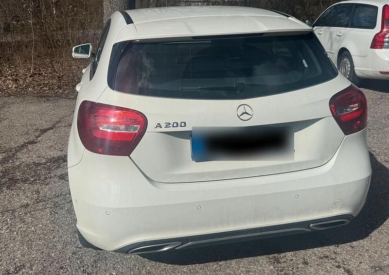 Gebraucht Mercedes A200 156 PS (114 kW) 2016 Weiß Kleinwagen