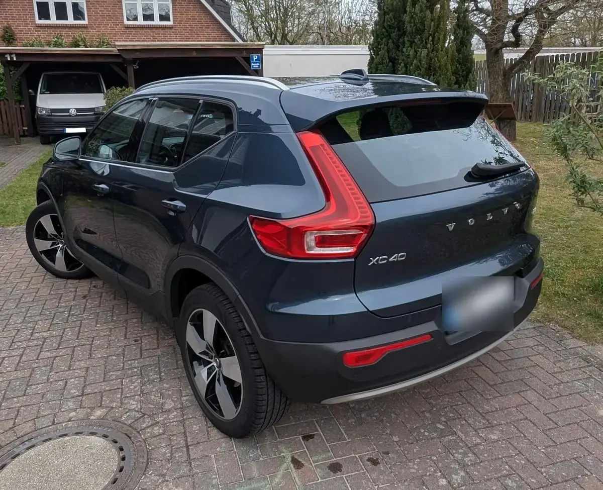 Gebraucht Volvo XC40 Momentum 163 PS (119 kW) 2021 Blau SUV