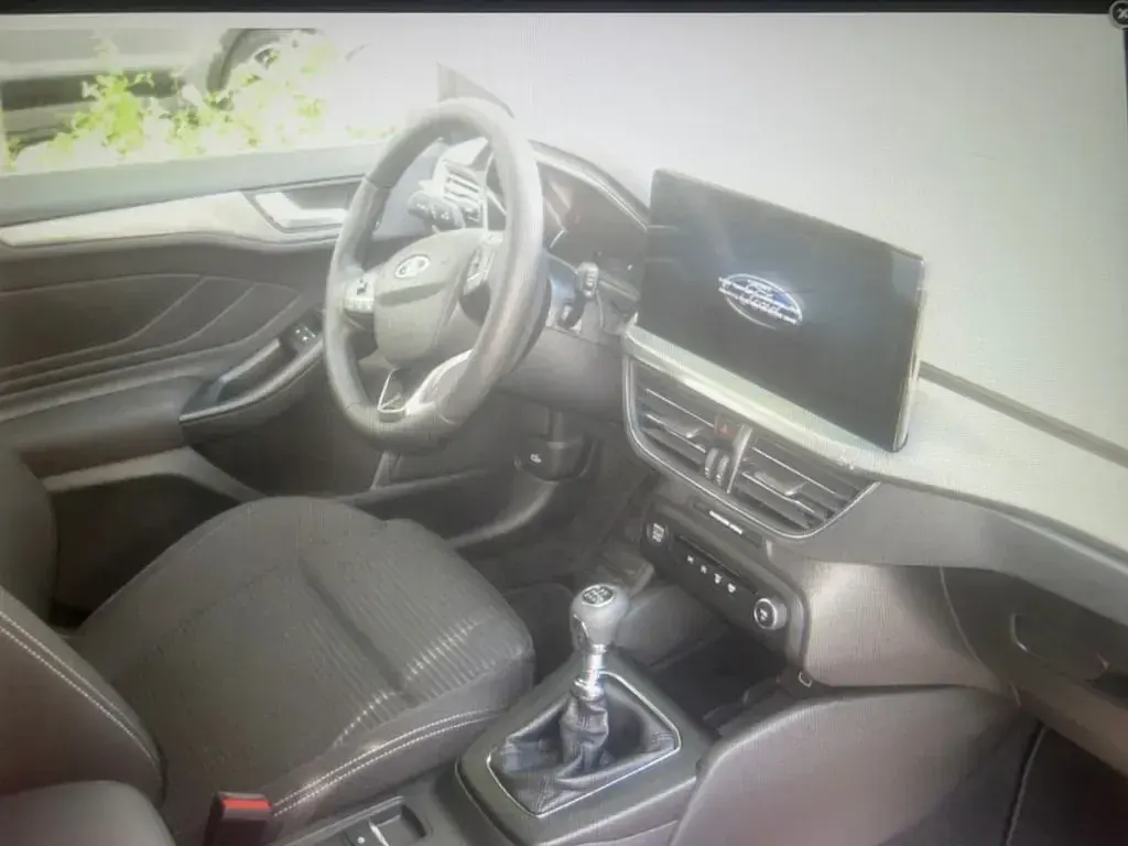 Gebraucht Ford Focus Titanium 125 PS (91 kW) 2023 Frostweiß Limousine
