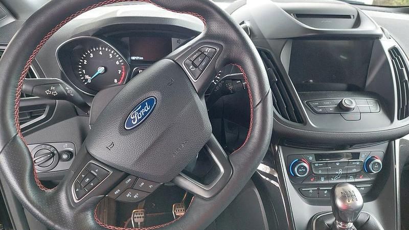 Gebraucht Ford Kuga ST-Line 150 PS (110 kW) 2019 Schwarz SUV