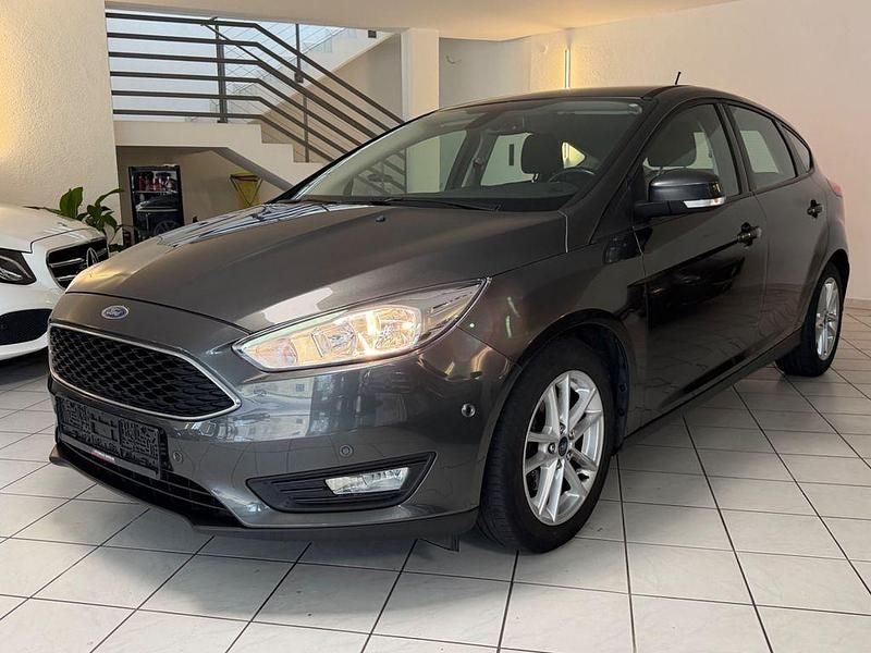 Gebraucht Ford Focus Business Edition 125 PS (91 kW) 2018 Grau Limousine