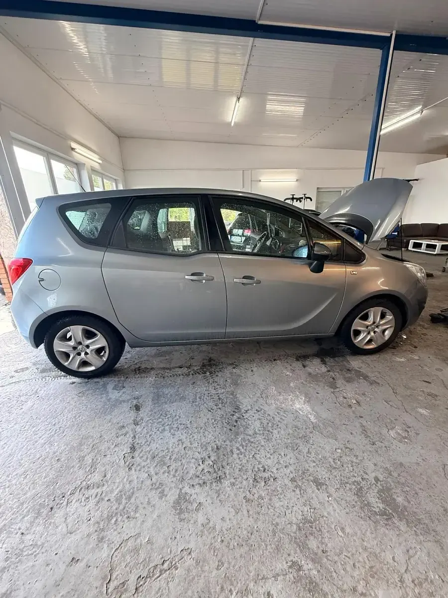 Gebraucht Opel Meriva 101 PS (74 kW) 2010 Grau Van / Kleinbus