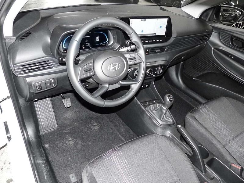 Neu Hyundai i20 Select 101 PS (74 kW) 2025 Atlas white / sol Limousine