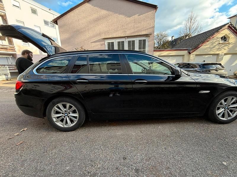 Gebraucht BMW 520 184 PS (135 kW) 2013 Schwarz Kombi