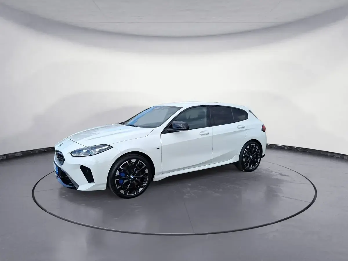 Gebraucht BMW M135 Performance 300 PS (220 kW) 2025 Weiß Kleinwagen