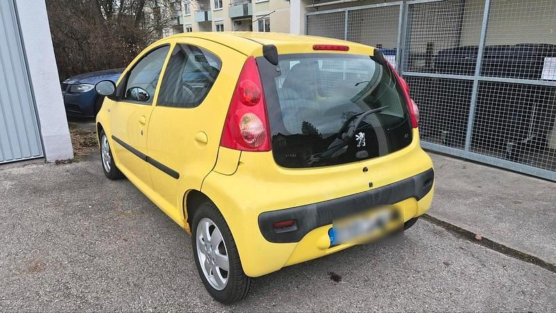 Gebraucht Peugeot 107 70 PS (51 kW) 2005 Gelb Kleinwagen