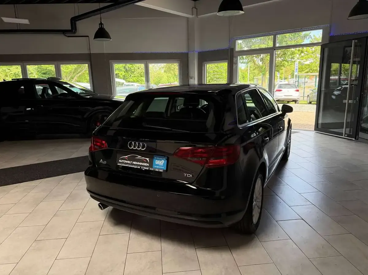 Gebraucht Audi A3 Ambiente 105 PS (77 kW) 2013 Brillantschwarz Kleinwagen