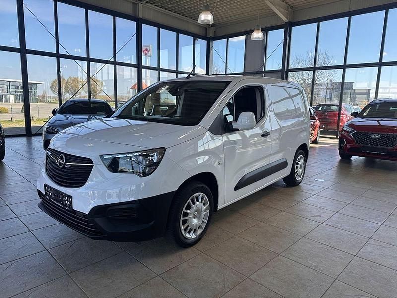 Gebraucht Opel Combo Edition 102 PS (75 kW) 2019 Weiß Van / Kleinbus