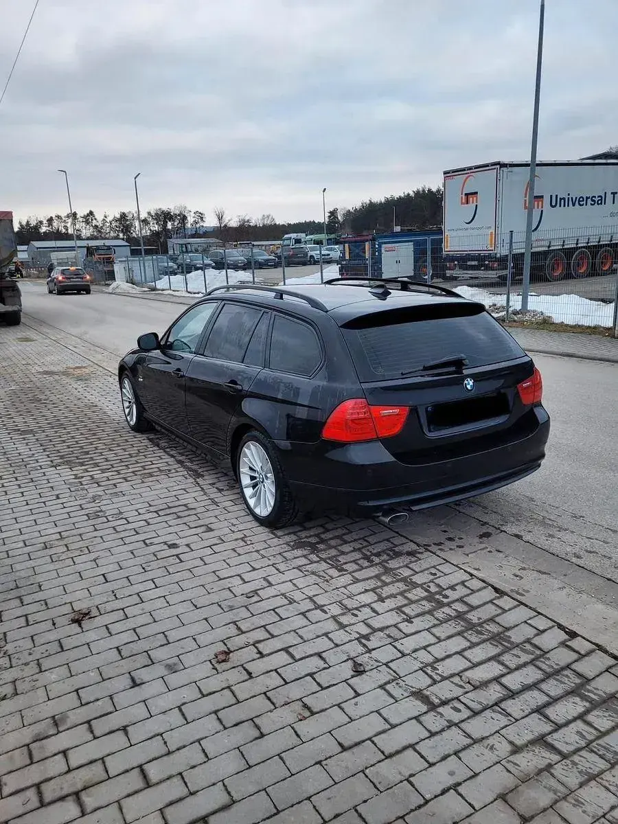 Gebraucht BMW 320 184 PS (135 kW) 2009 Schwarz Kombi