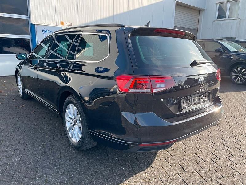Gebraucht VW Passat 150 PS (110 kW) 2022 Schwarz Kombi