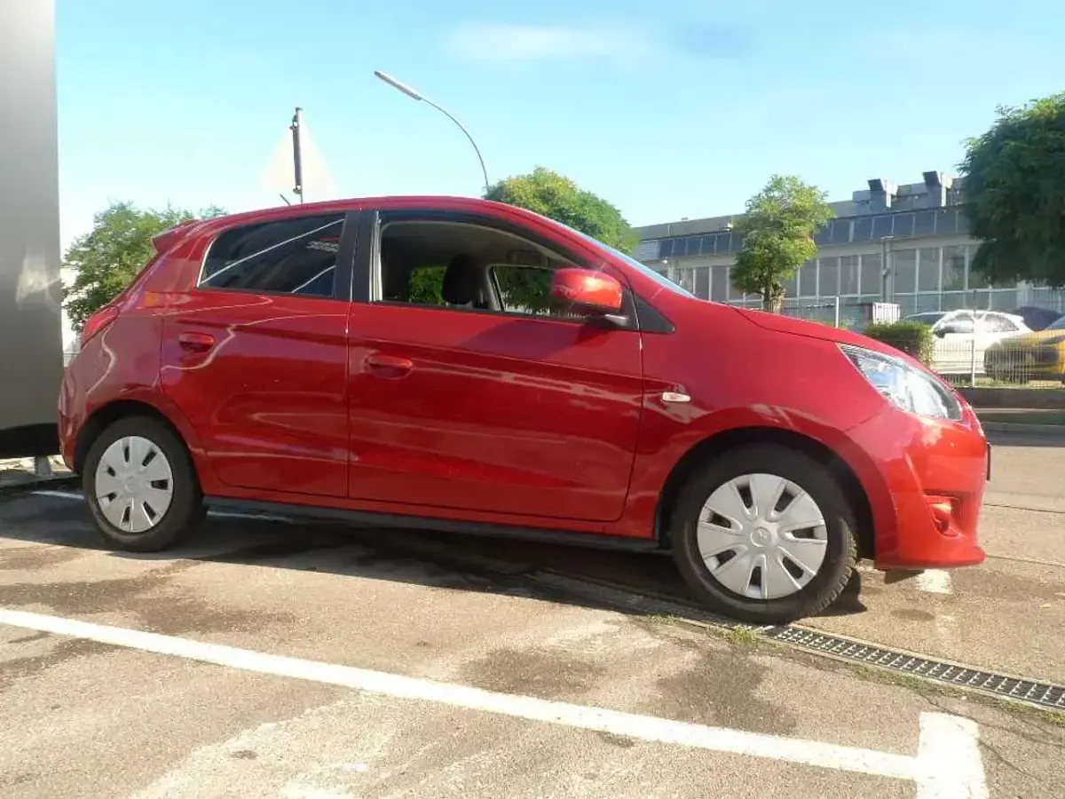 Gebraucht Mitsubishi Space Star 80 PS (58 kW) 2014 Amarena rot Van / Kleinbus