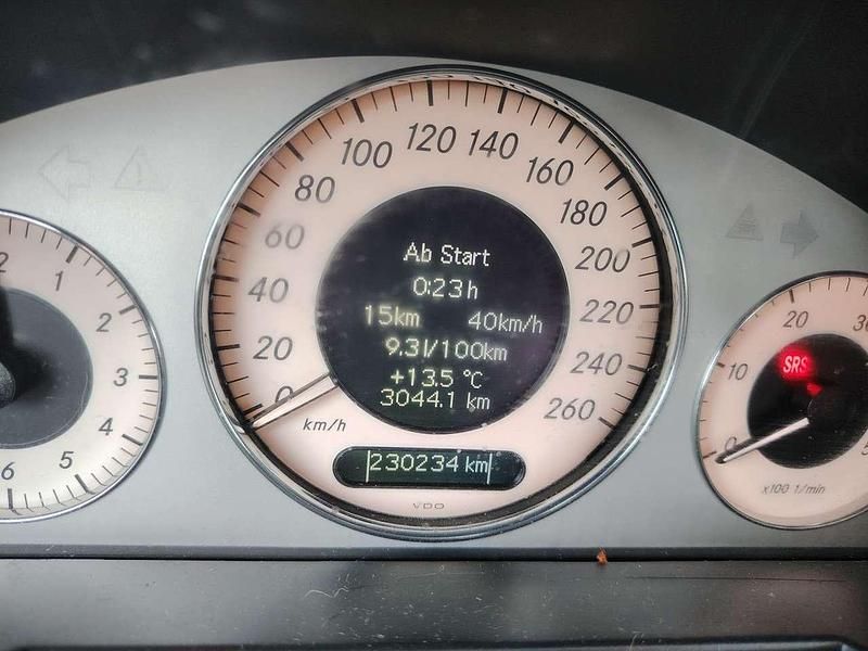 Gebraucht Mercedes E320 Avantgarde 204 PS (150 kW) 2004 Schwarz Kombi