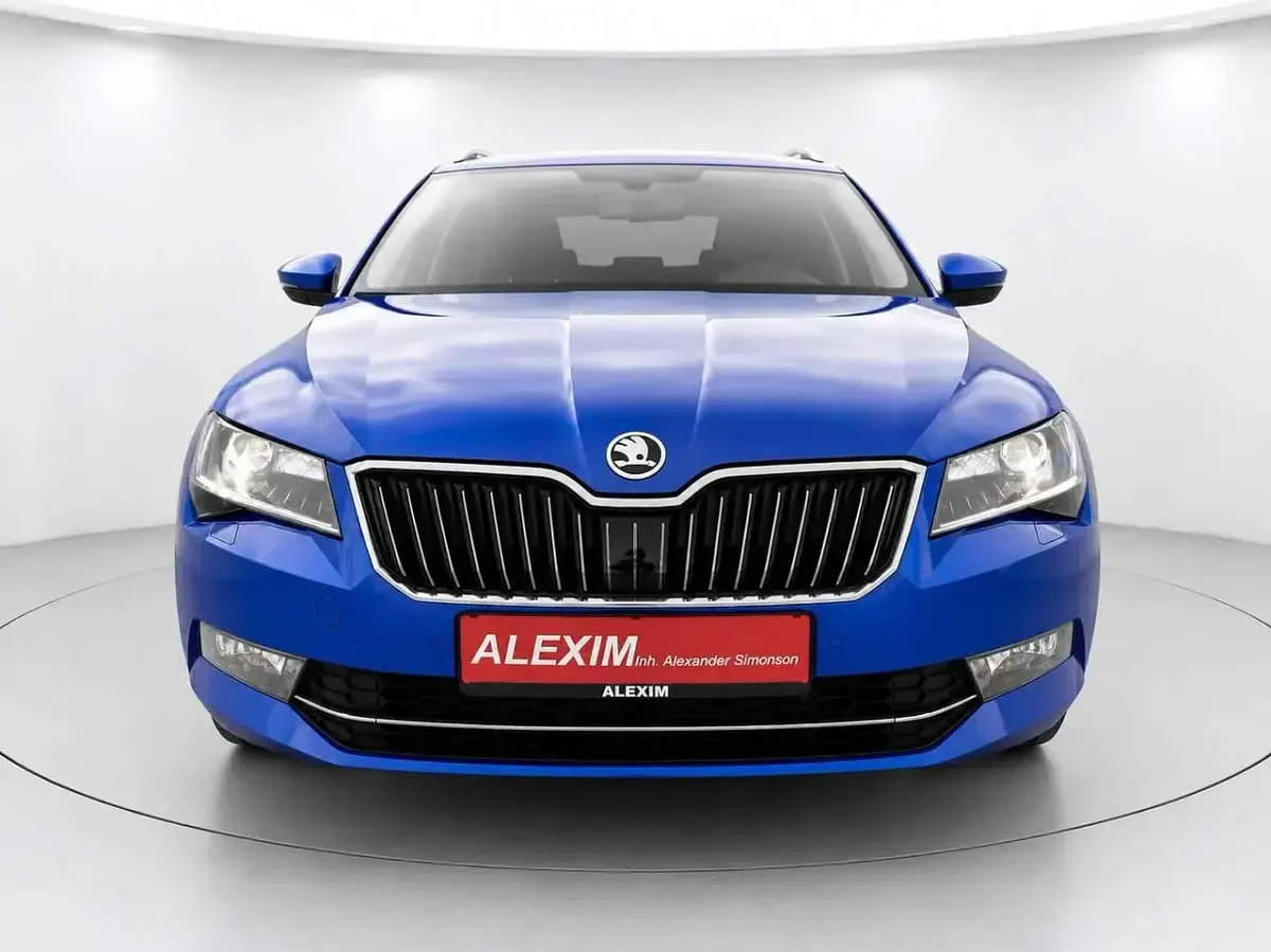 Gebraucht Skoda Superb 150 PS (110 kW) 2018 Modra energy/energy blue Kombi