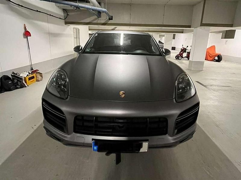 Grau Gebraucht 2019 Porsche Cayenne Turbo S Sport SUV | 75.000 € - Bild 1/4