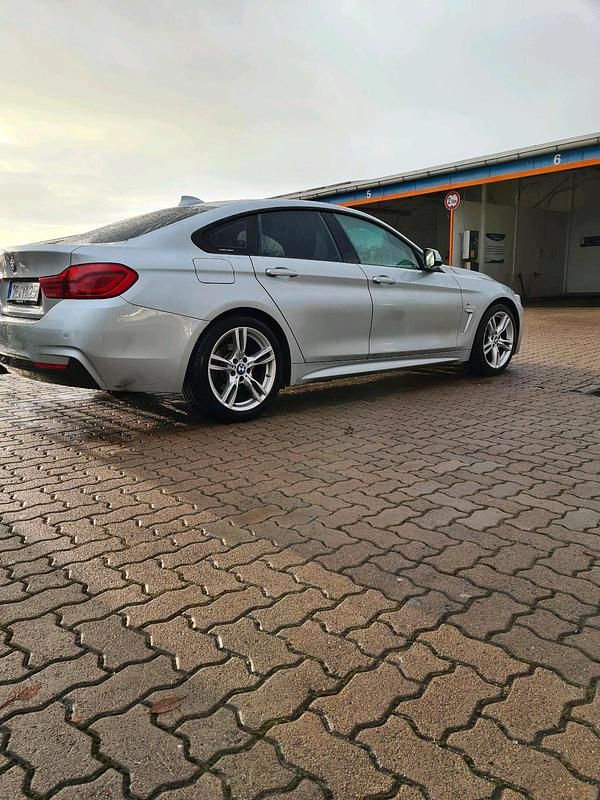 Silber Gebraucht 2017 BMW 420 Coupé | 12.950 € (Fairer Preis) - Bild 1/4
