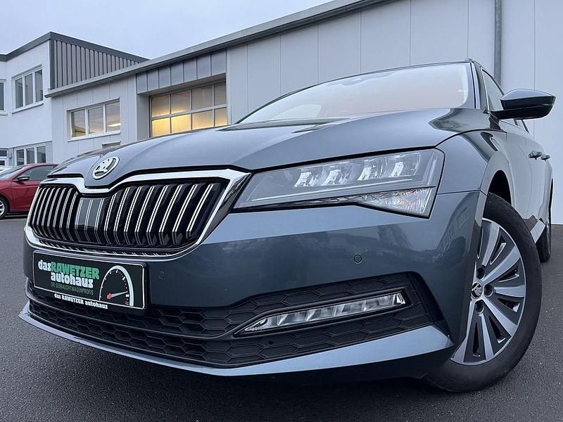 Grau Gebraucht 2020 Skoda Superb Ambition Kombi | 19.860 € (Etwas zu teuer) - Bild 1/4
