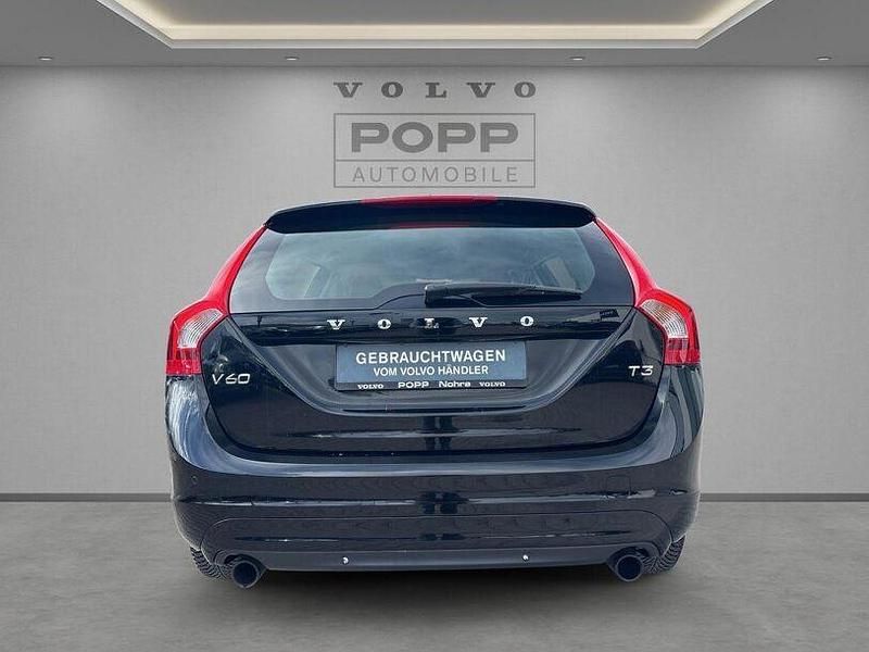 Gebraucht Volvo V60 Kinetic 152 PS (111 kW) 2015 Onyx black / metallic Kombi