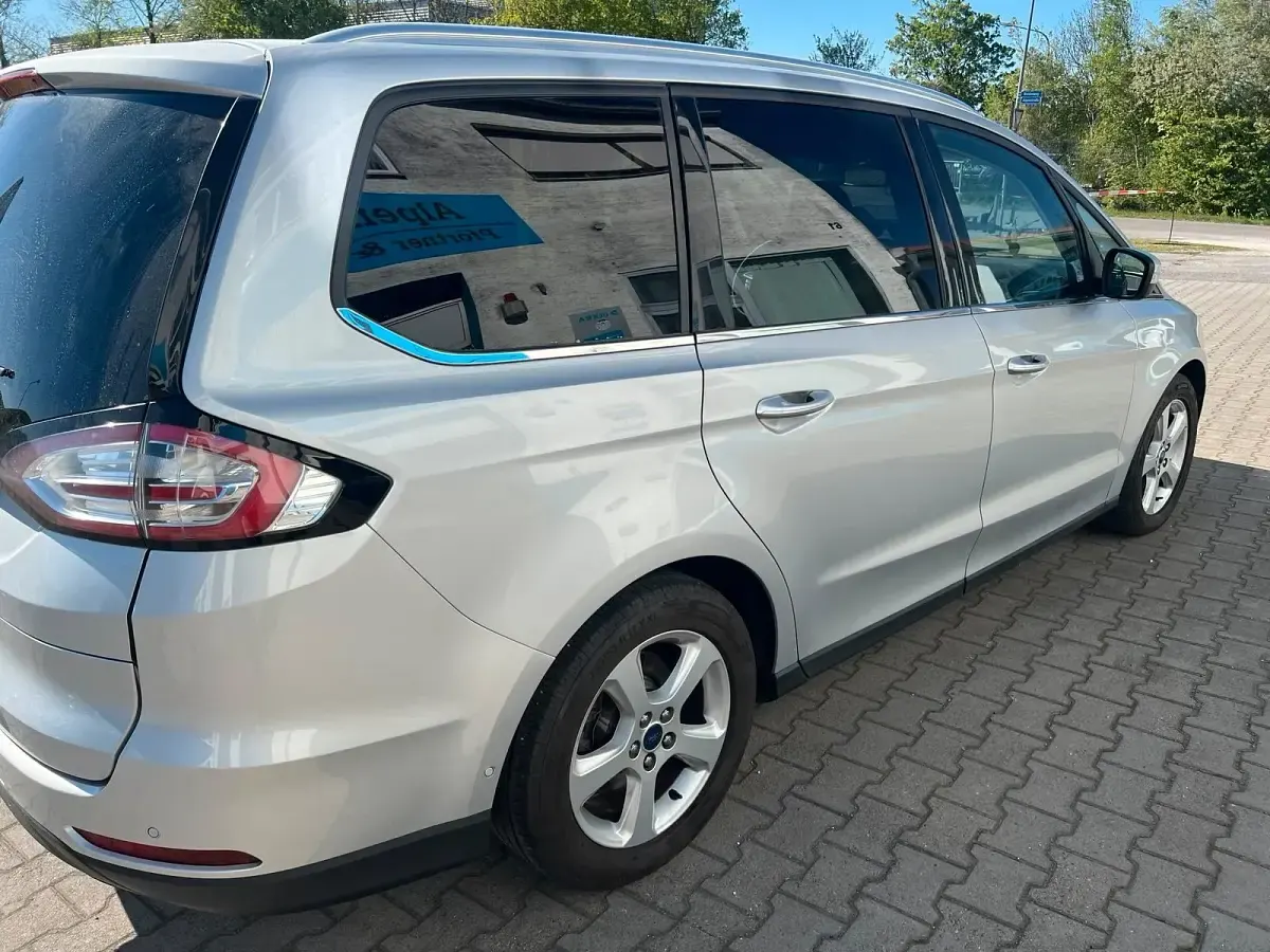 Second-hand Ford Galaxy 183 CP (134 kW) 2016 Argintiu Monovolum
