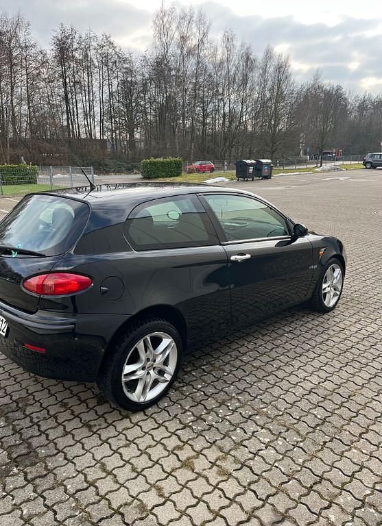 Gebraucht Alfa Romeo 147 105 PS (77 kW) 2003 Schwarz Kleinwagen