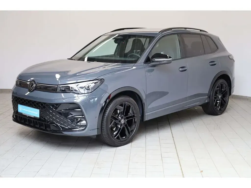 Gebraucht VW Tiguan R-line 150 PS (110 kW) 2024 Grau SUV
