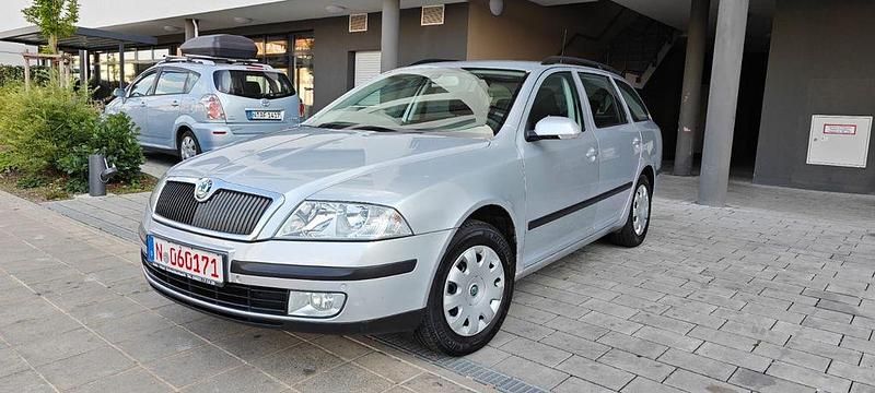 Grau Gebraucht 2009 Skoda Octavia Ambiente Kombi | 1.900 € (Superpreis) - Bild 1/4