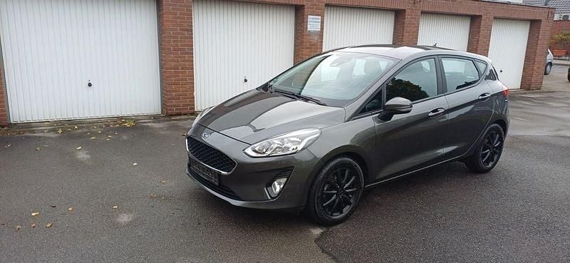 Grau Gebraucht 2018 Ford Fiesta Cool & Connect Kleinwagen | 6.700 € (Superpreis) - Bild 1/4