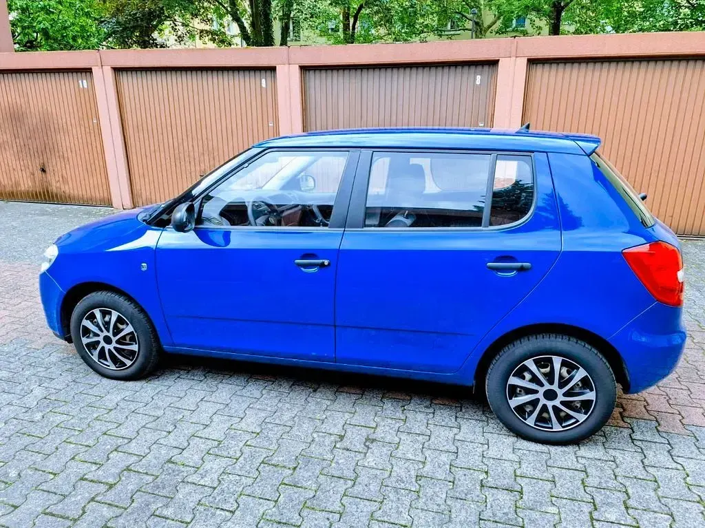 Gebraucht Skoda Fabia 60 PS (44 kW) 2009 Blau Limousine