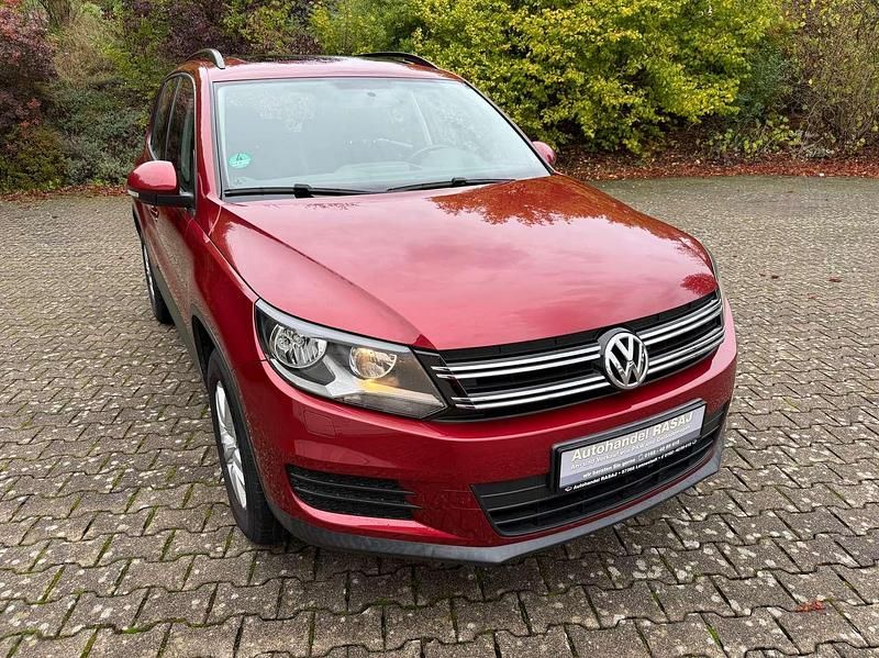 Wild cherry red Gebraucht 2013 VW Tiguan Trendline SUV | 10.899 € (Guter Preis) - Bild 1/4
