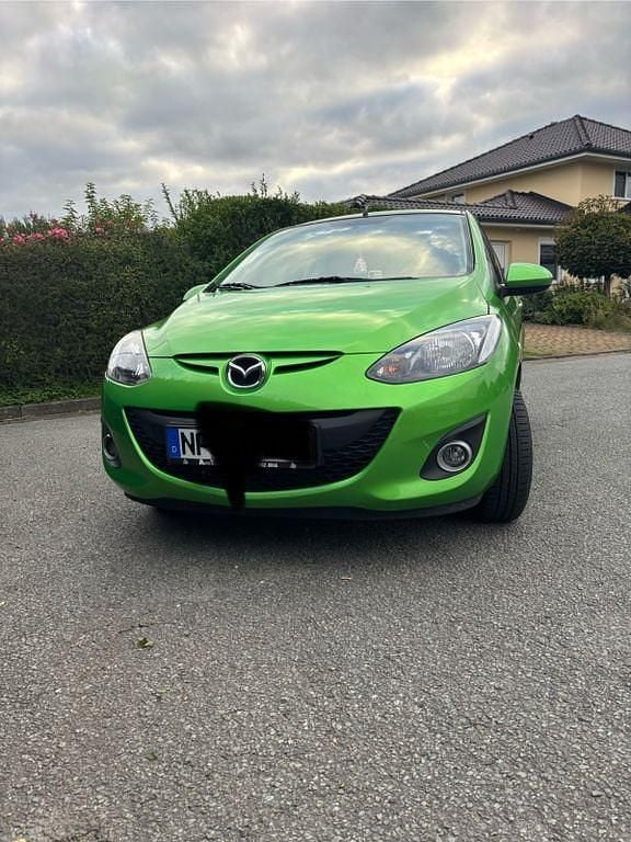 Grün Gebraucht 2011 Mazda 2 Active Limousine | 1.990 € (Guter Preis) - Bild 1/4