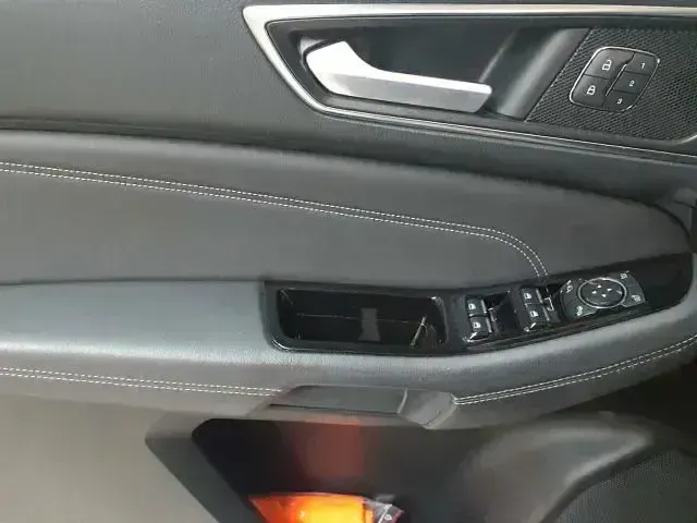 Käytetty Ford S-MAX Titanium 190 HP (139 kW) 2022 Musta Tila-auto