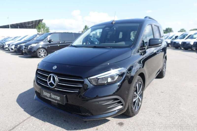 Loparitschwarz metallic Gebraucht 2025 Mercedes 180 Progressive Limousine | 33.890 € (Teuer) - Bild 1/4