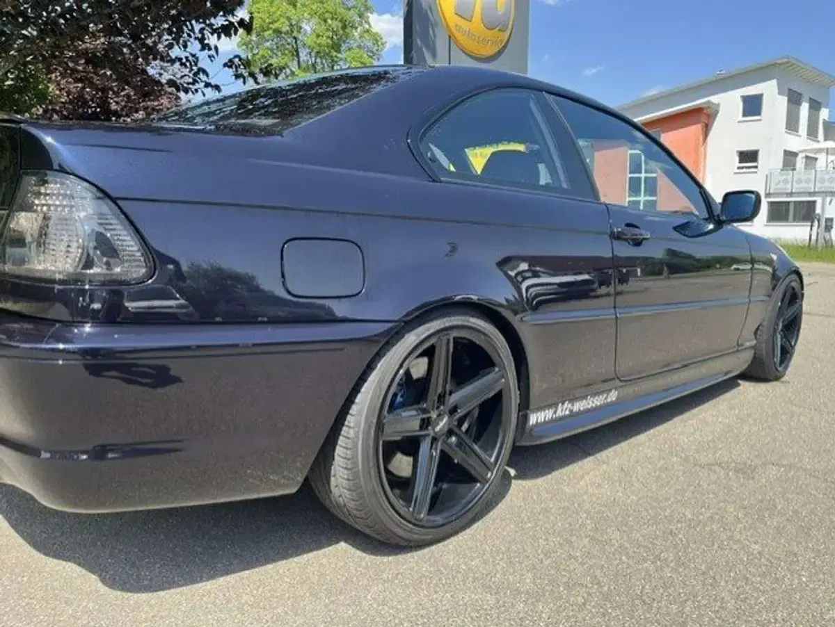 Gebraucht BMW 330 231 PS (169 kW) 2005 Carbonschwarz metallic Coupé