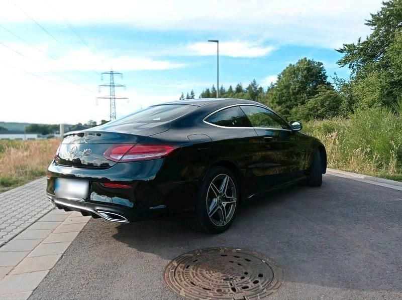 Gebraucht Mercedes C180 156 PS (114 kW) 2018 Schwarz Coupé