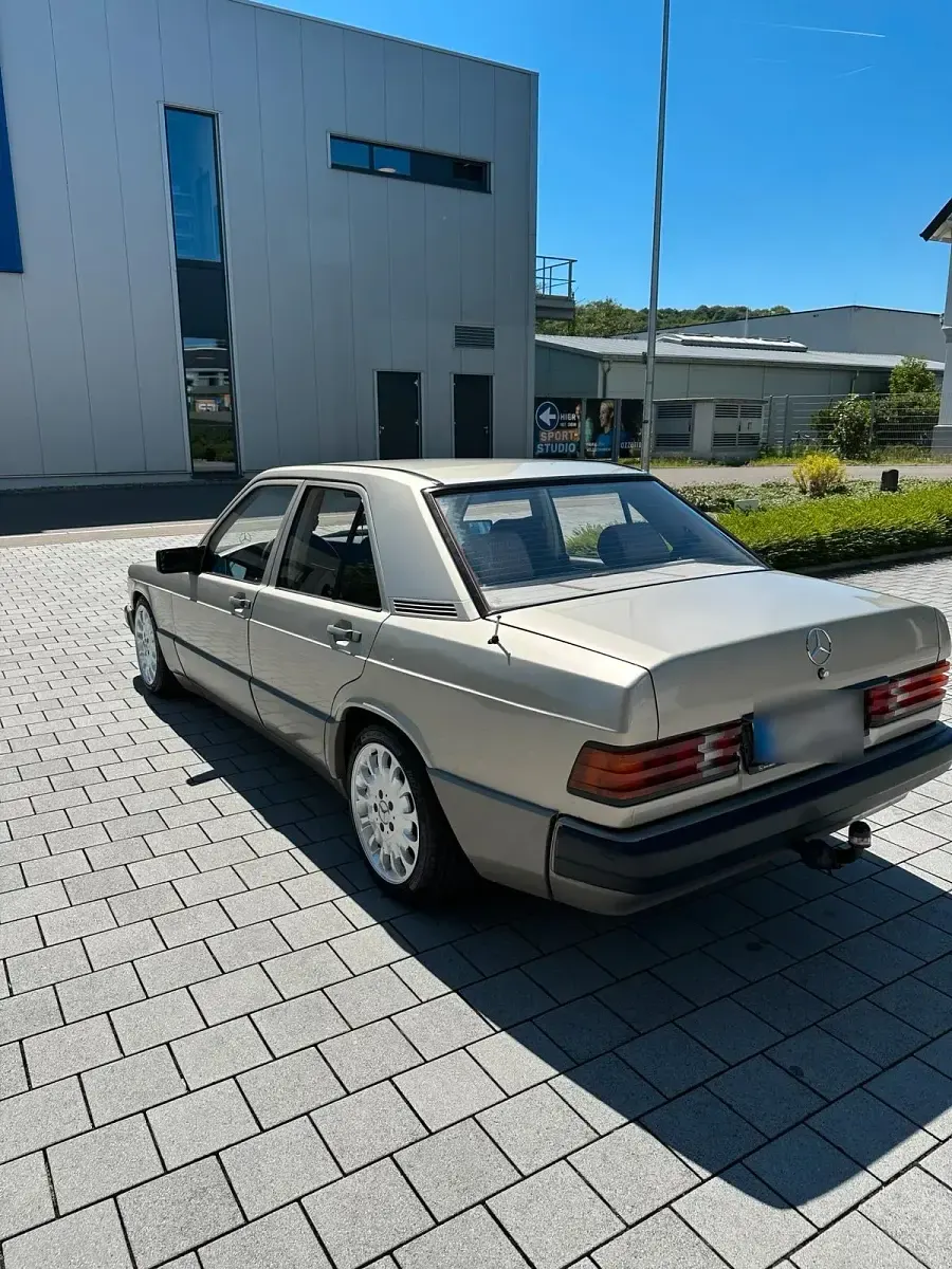 Gebraucht Mercedes 190 118 PS (86 kW) 1988 Grau Limousine