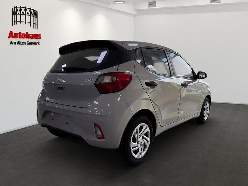 Neu Hyundai i10 63 PS (46 kW) 2025 Grau Kleinwagen