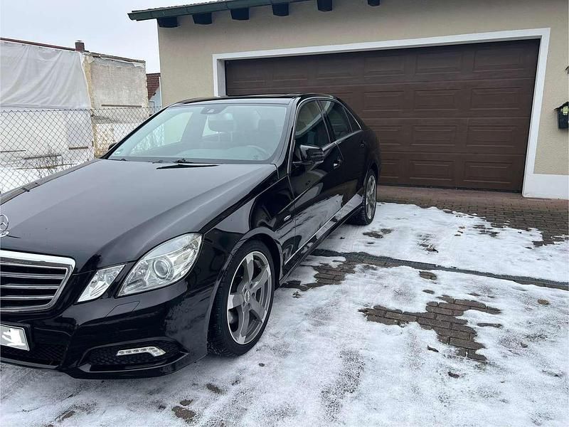 Gebraucht Mercedes E350 Elegance 231 PS (169 kW) 2010 Schwarz Limousine