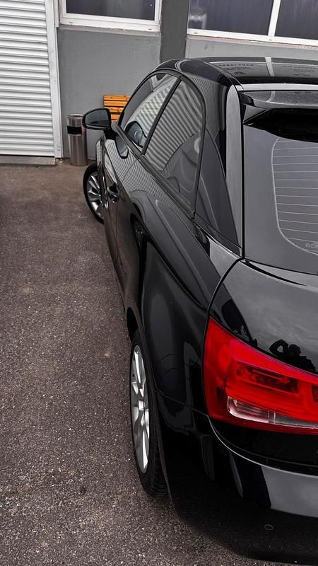 Second-hand Audi A1 86 CP (63 kW) 2011 Negru Hatchback