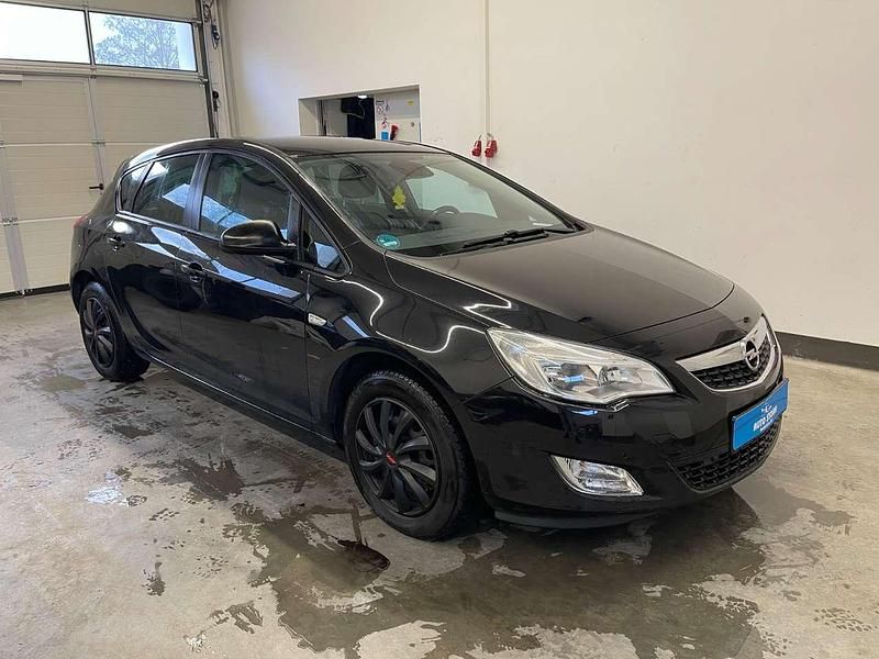 Gebraucht Opel Astra Design Edition 140 PS (102 kW) 2011 Schwarz Limousine