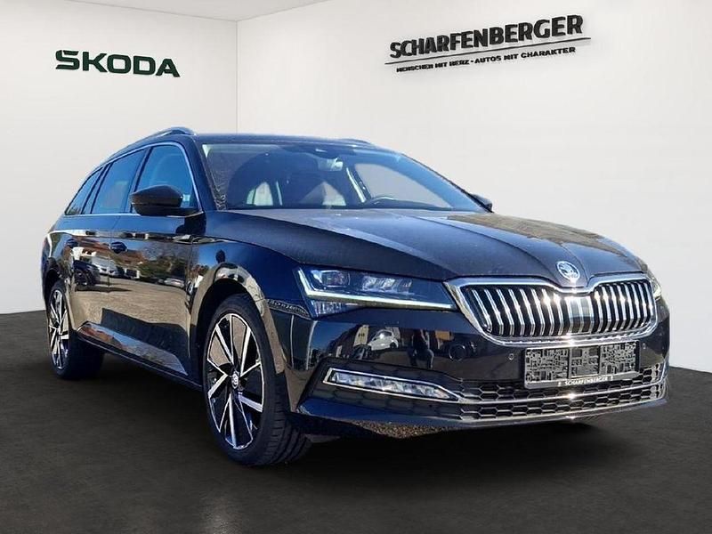 Gebraucht Skoda Superb Style 200 PS (147 kW) 2024 Blackmagic perleffekt Kombi