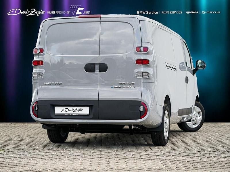 Neu Maxus eDeliver 5 119 kW (163 PS) 2025 Grau Van