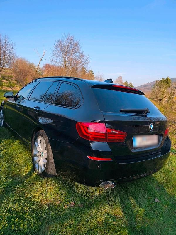 Gebraucht BMW 520 190 PS (139 kW) 2017 Schwarz Kombi