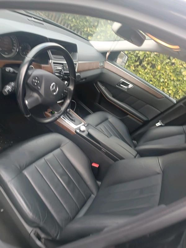 Gebraucht Mercedes E200 184 PS (135 kW) 2011 Schwarz Kombi