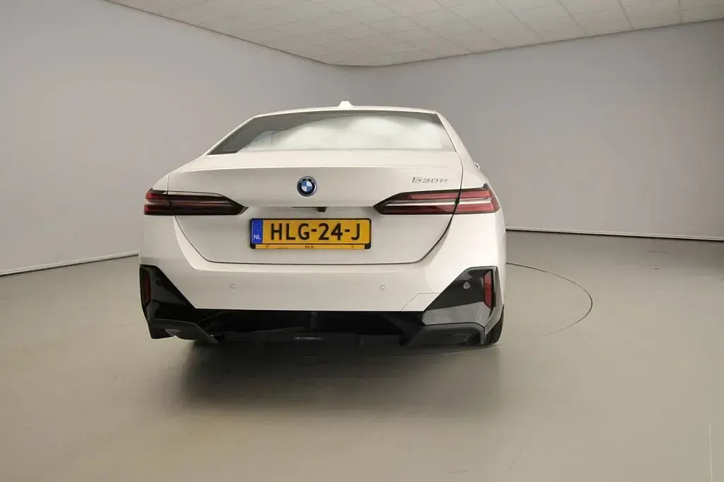 Gebraucht BMW 530e M Sport 299 PS (219 kW) 2025 Weiß Limousine
